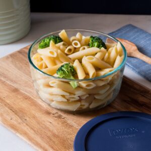 Alternative view of Pyrex® Simply Store® 7-cup Glass Food Storage Container with Blue Lid