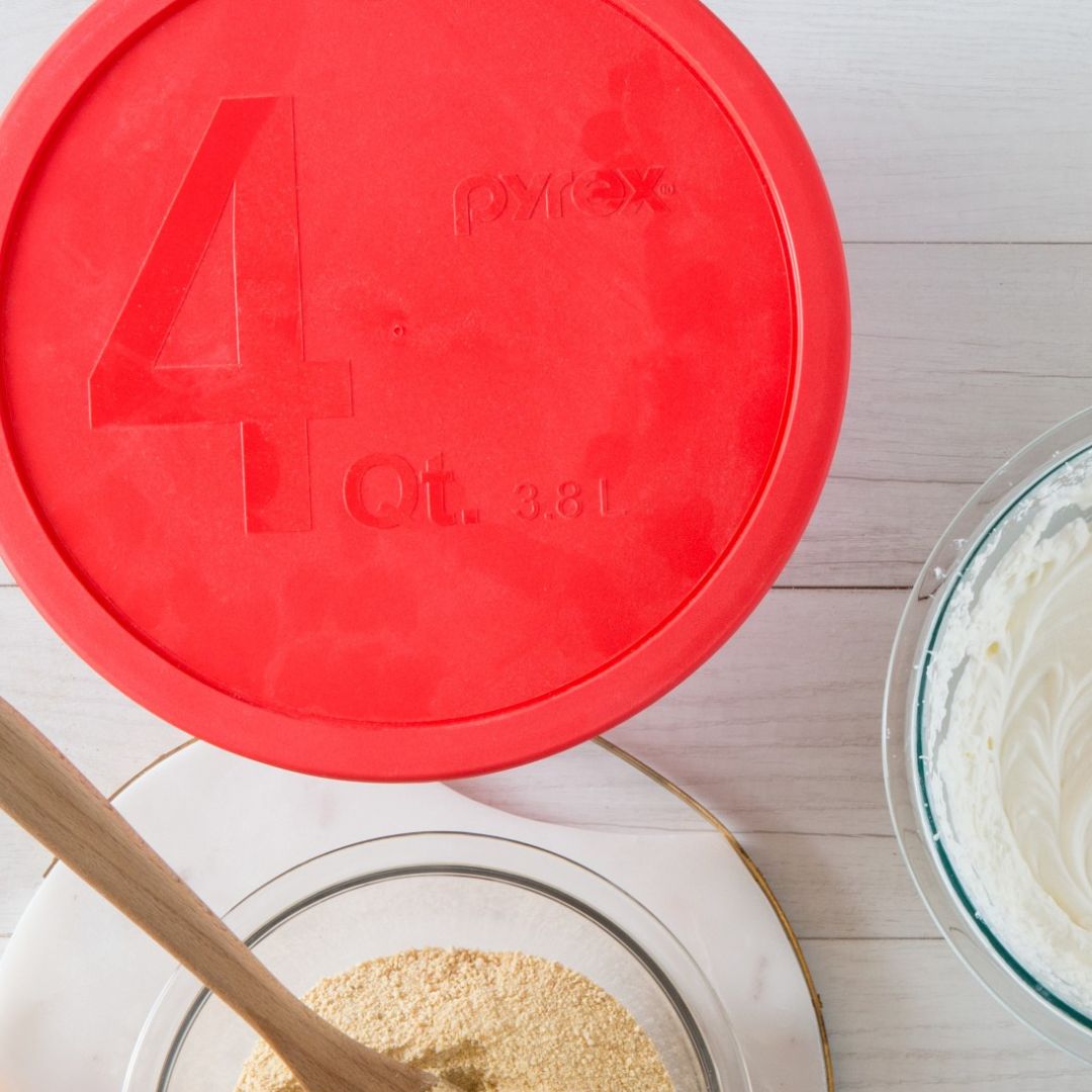 Pyrex® 4-quart Mixing Bowl with Red Lid - Image 2